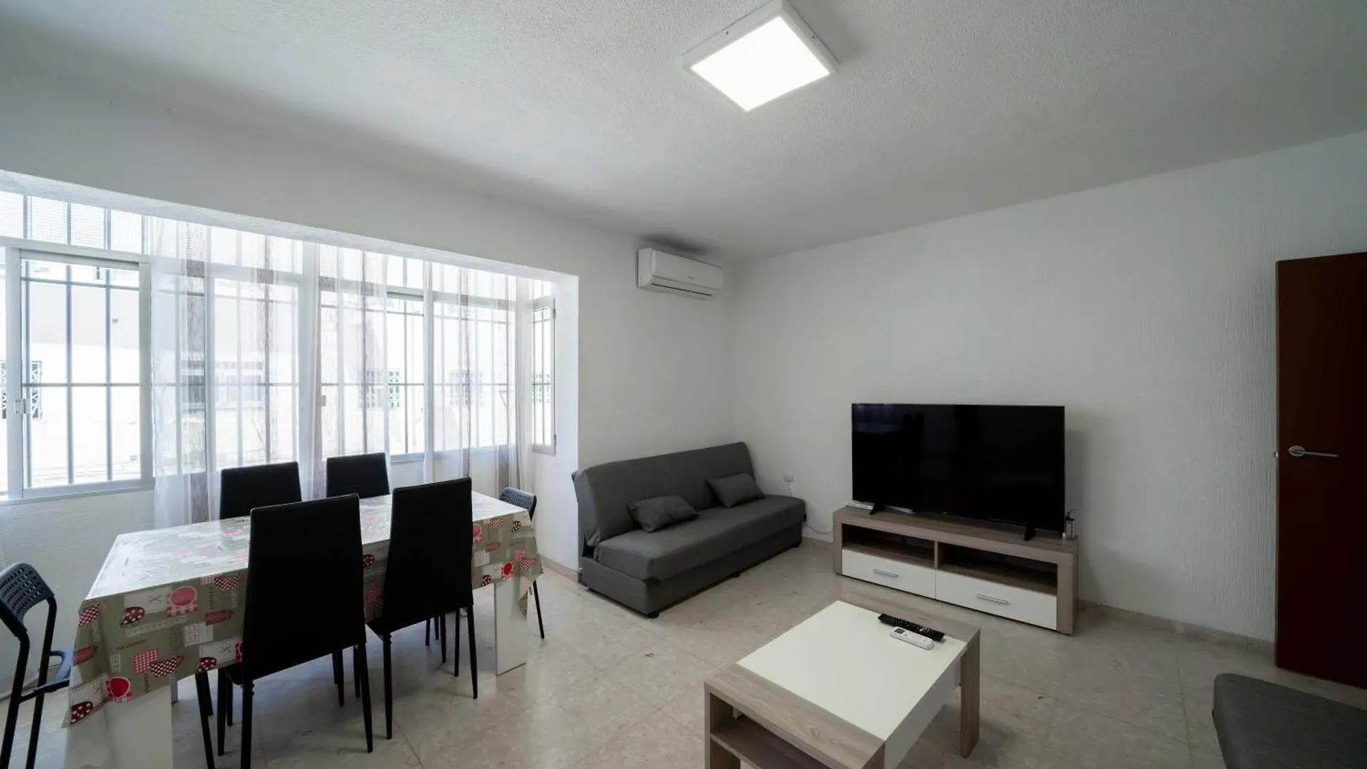 Amplio Apartamento Cerca De La Playa By Almeria2Stay Apartment